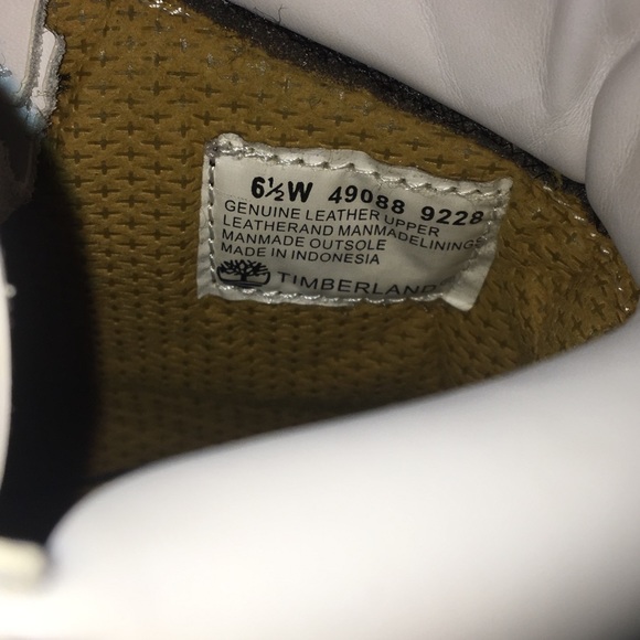 All white Timberlands - Picture 4 of 4